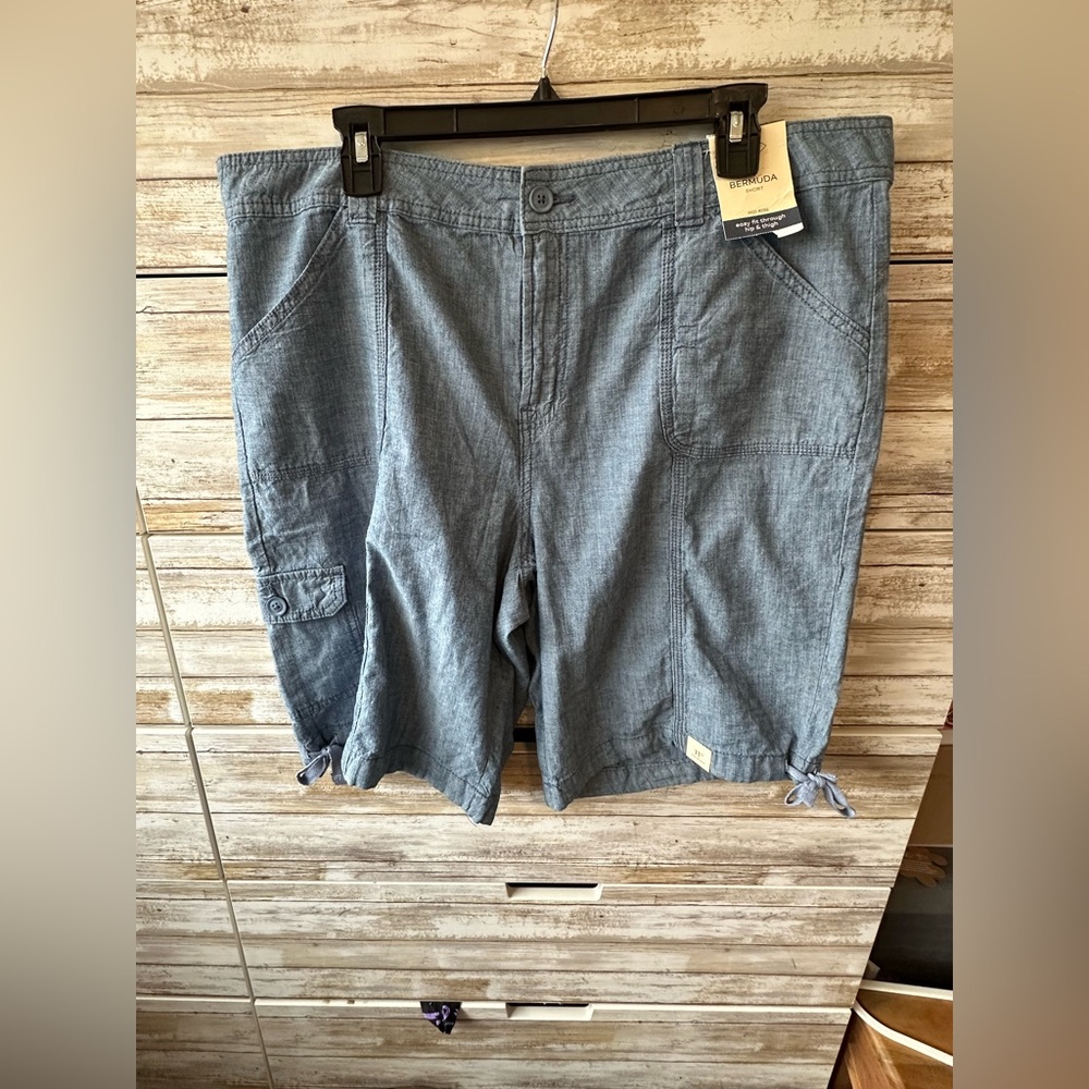 🌿 St. John’s Bay Chambray Bermuda Shorts Size 18 NWT Cotton